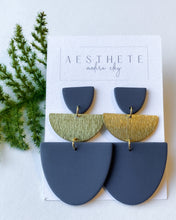 Load image into Gallery viewer, Pelican Earrings