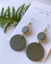 Load image into Gallery viewer, Gerbera Earrings