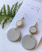 Load image into Gallery viewer, Gerbera Earrings