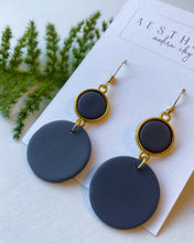 Load image into Gallery viewer, Gerbera Earrings