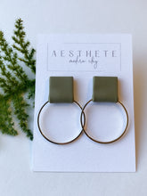 Load image into Gallery viewer, Aspen Statement Studs
