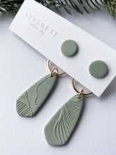 Load image into Gallery viewer, Briar Earring Set
