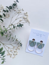 Load image into Gallery viewer, Magnolia Earrings
